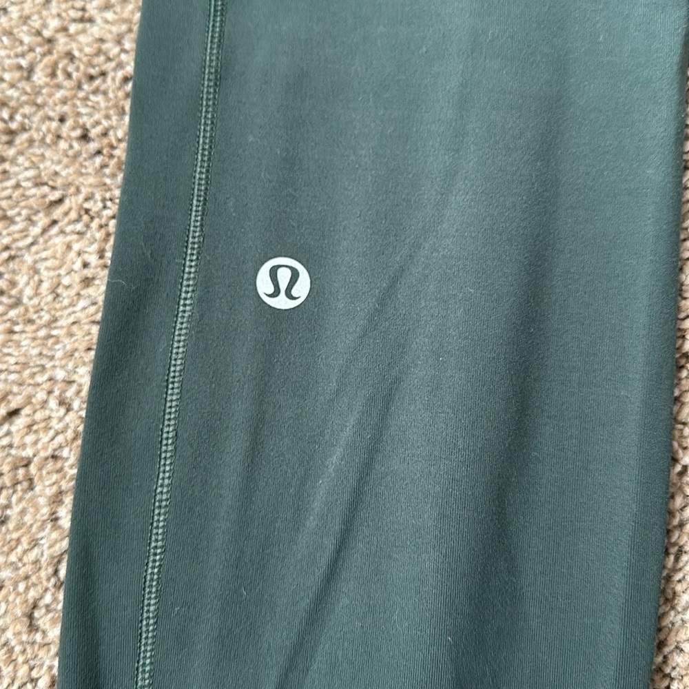 Lululemon leggings women size 8 - Picture 3 of 7